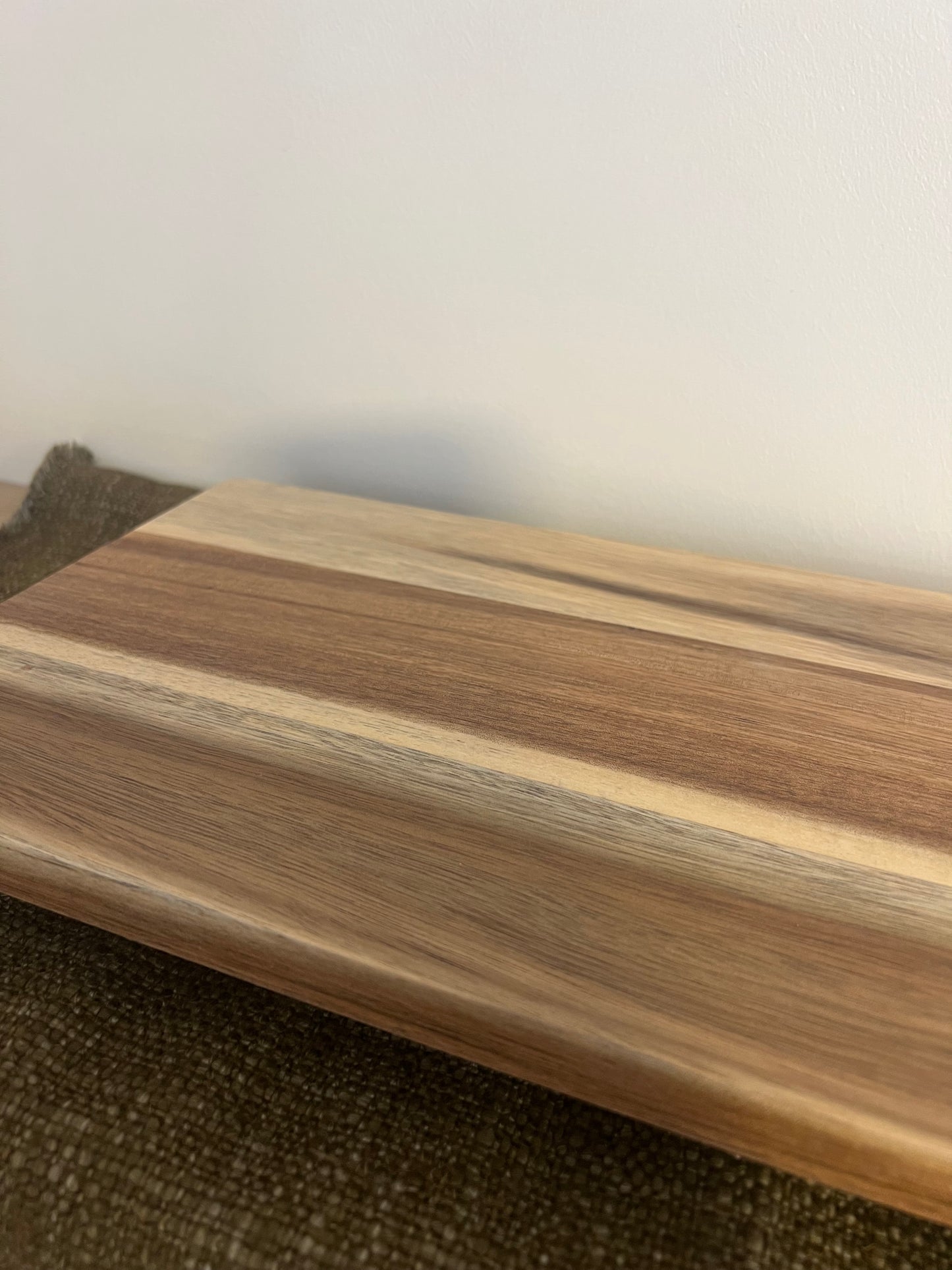 Planche de présentation en bois d’acacia